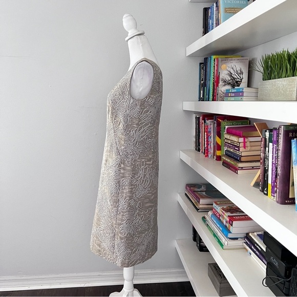 Lafayette 148 Shimmer Squiggle Pattern Sleeveless Gray Tan Sheath Dress Size 4 - Picture 11 of 16